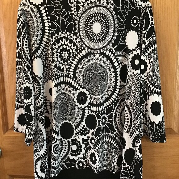 C J Banks Blouse - Picture 2 of 2